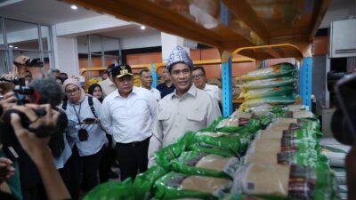 Gubernur Herman Deru Dampingi Mentan Amran Sulaiman Tinjau Operasi Pangan Murah