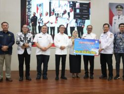 Ratu Dewa Cairkan Dana Tunjangan dan THR Rp47 Miliar untuk Guru Palembang: “Kado Akhir Tahun 2025”